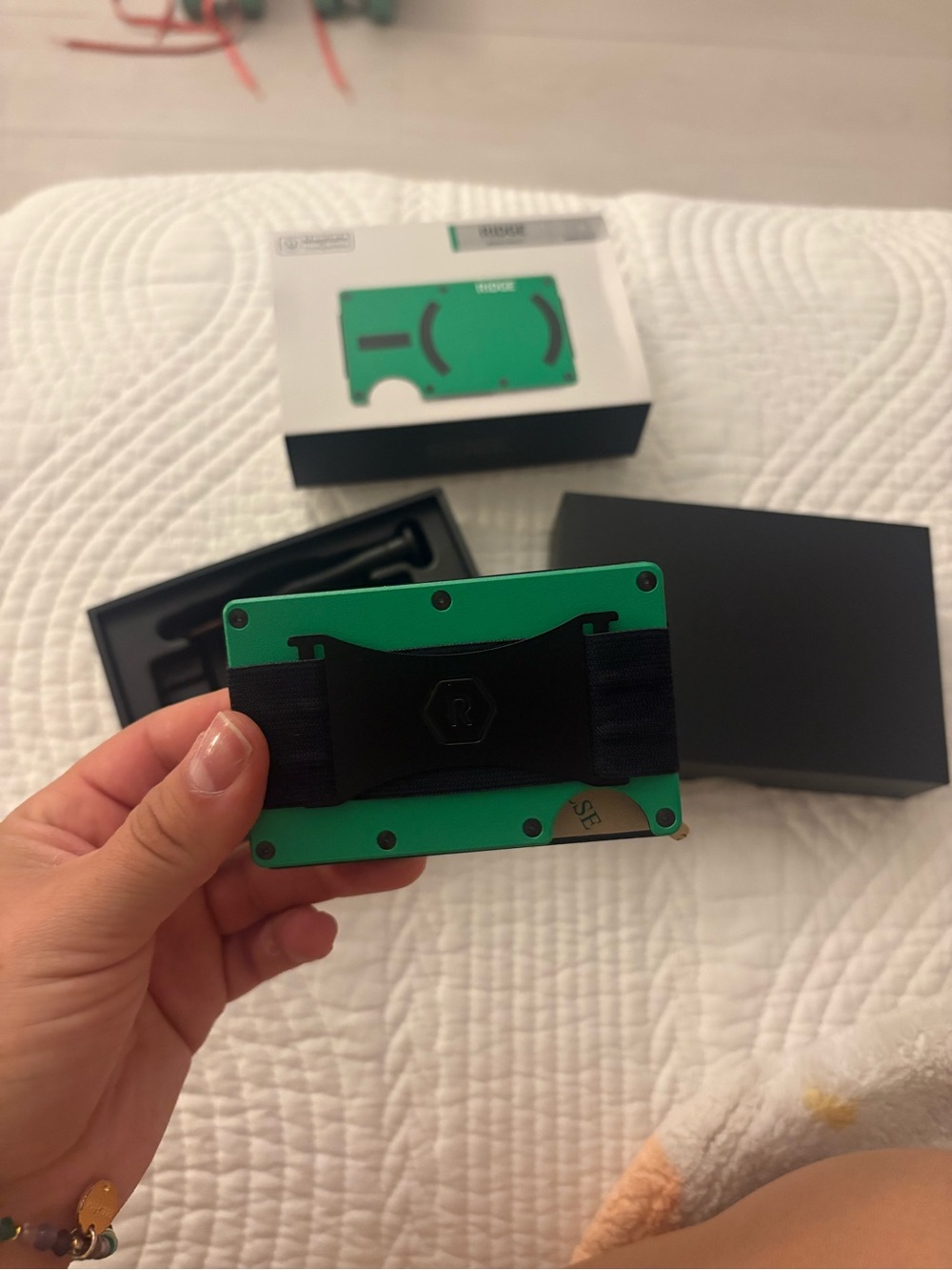 Green RIDGE MagSafe compatible wallet
